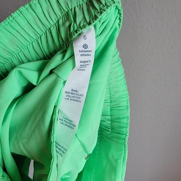 Lululemon Spring Break Away Short in Pistachio size 6 NWT - Picture 8 of 8